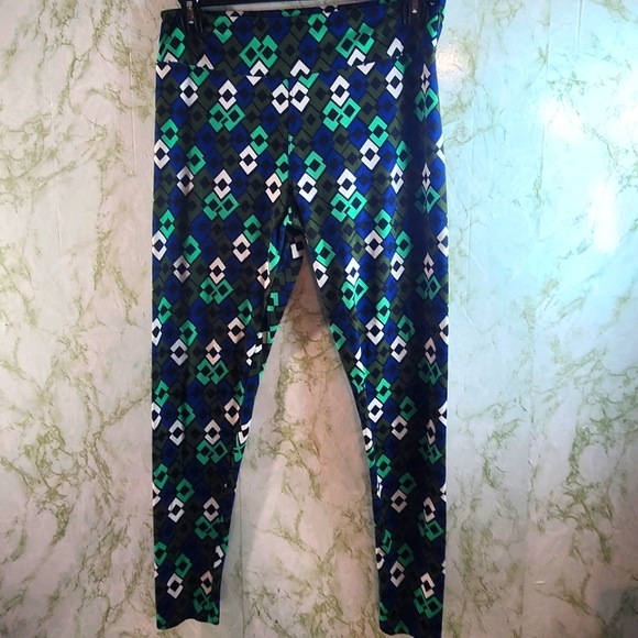 LuLaRoe Tall & Curvy Leggings - Picture 2 of 13